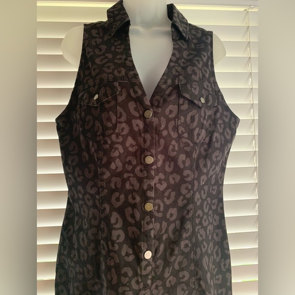 GUESS Fitted Shirt Dress Dark Gray Animal Print, Sz L - Picture 3 of 5